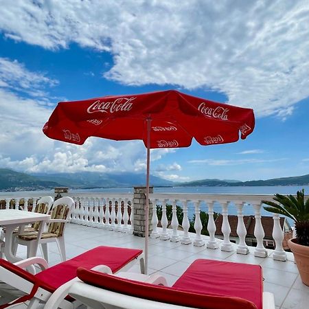 Апарт готель Family House With Pool & Sea View Бієла Екстер'єр фото