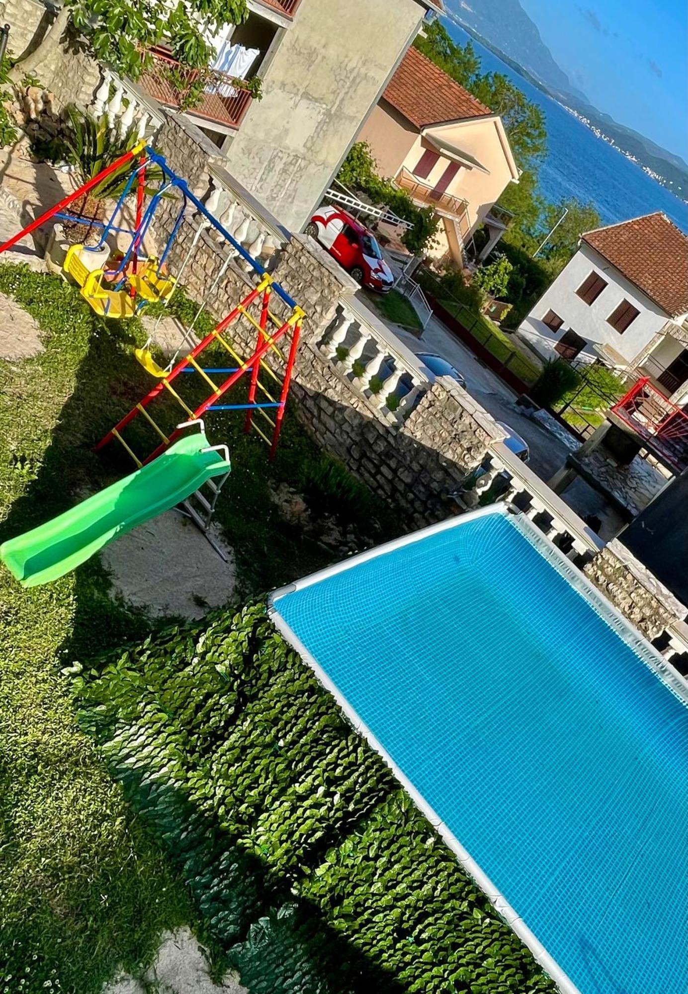 Апарт готель Family House With Pool & Sea View Бієла Екстер'єр фото