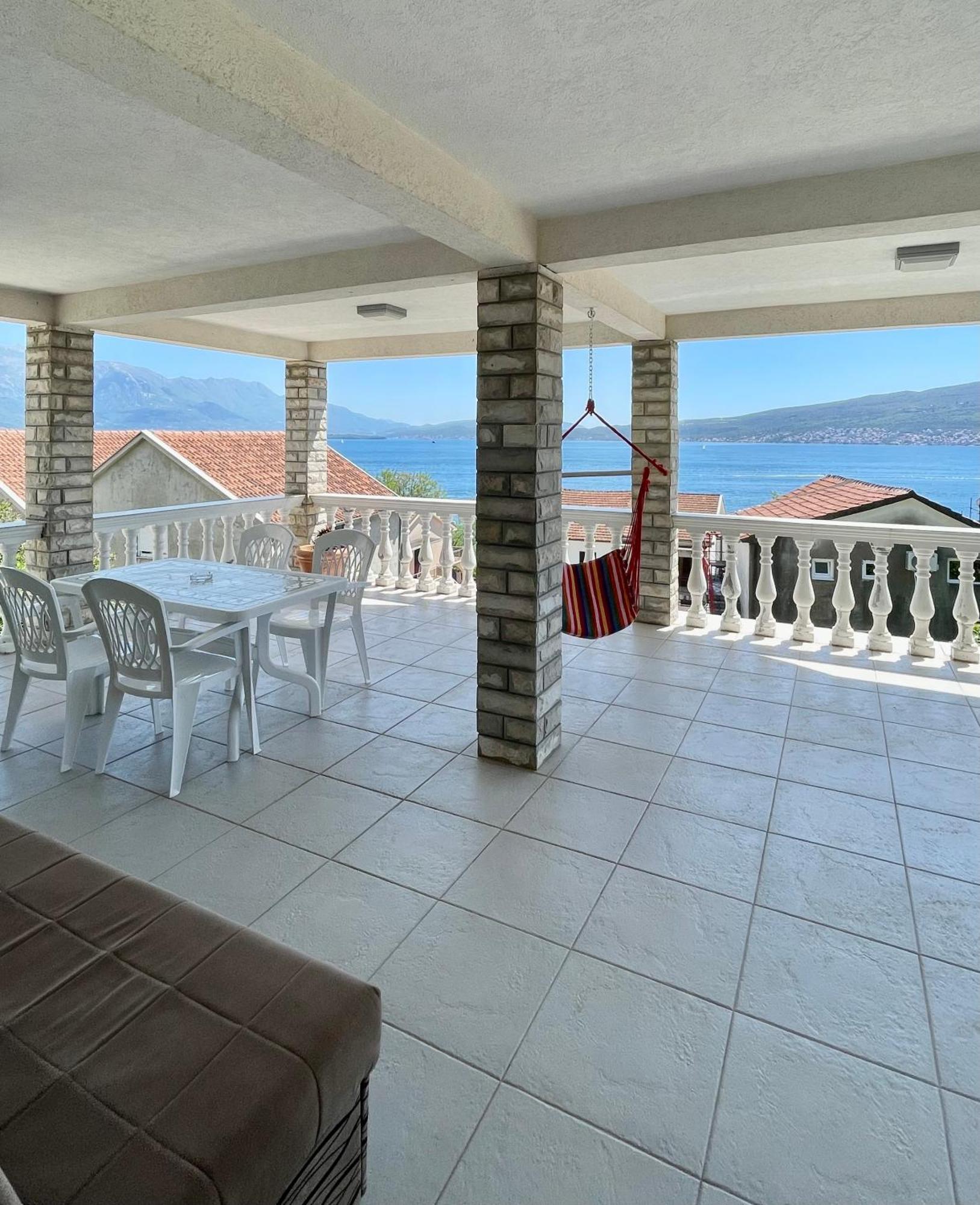 Апарт готель Family House With Pool & Sea View Бієла Екстер'єр фото